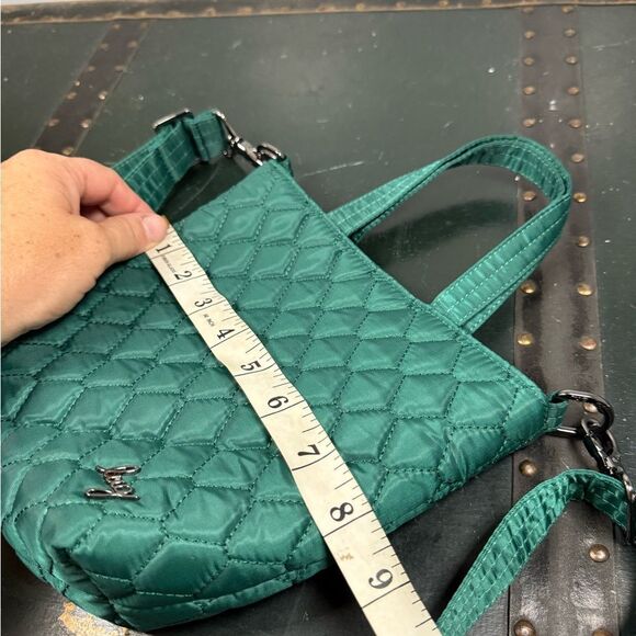 LUG Tip Toe Crossbody Green - Picture 5 of 7